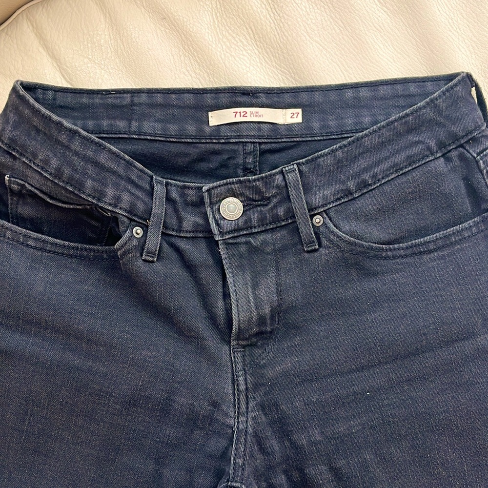 Levi 712 slim black jeans. Size 27. Very good condition.